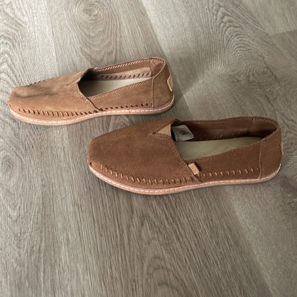 Toms Slip Ons - Picture 3 of 6
